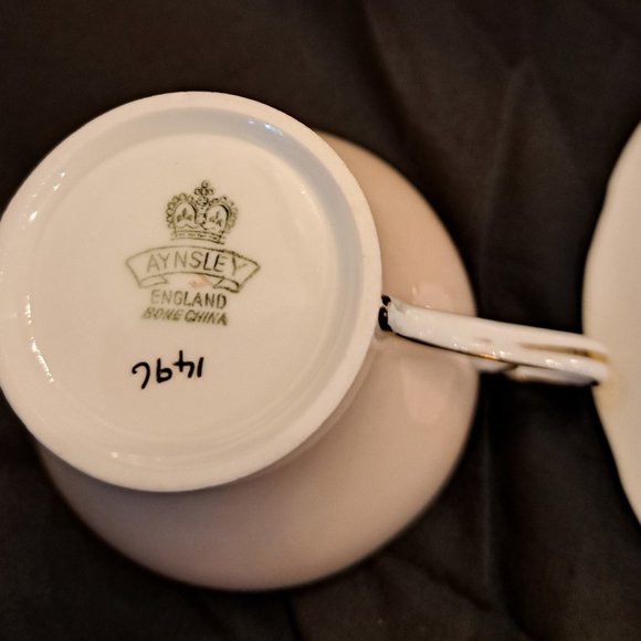 Vintage Aynsley Bone China cup and saucer - Picture 3 of 6